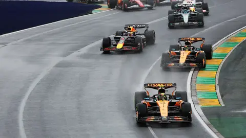 迈凯伦完胜红牛车队,塞恩斯带队取胜 迈凯伦完胜红牛车队,塞恩斯带队取胜