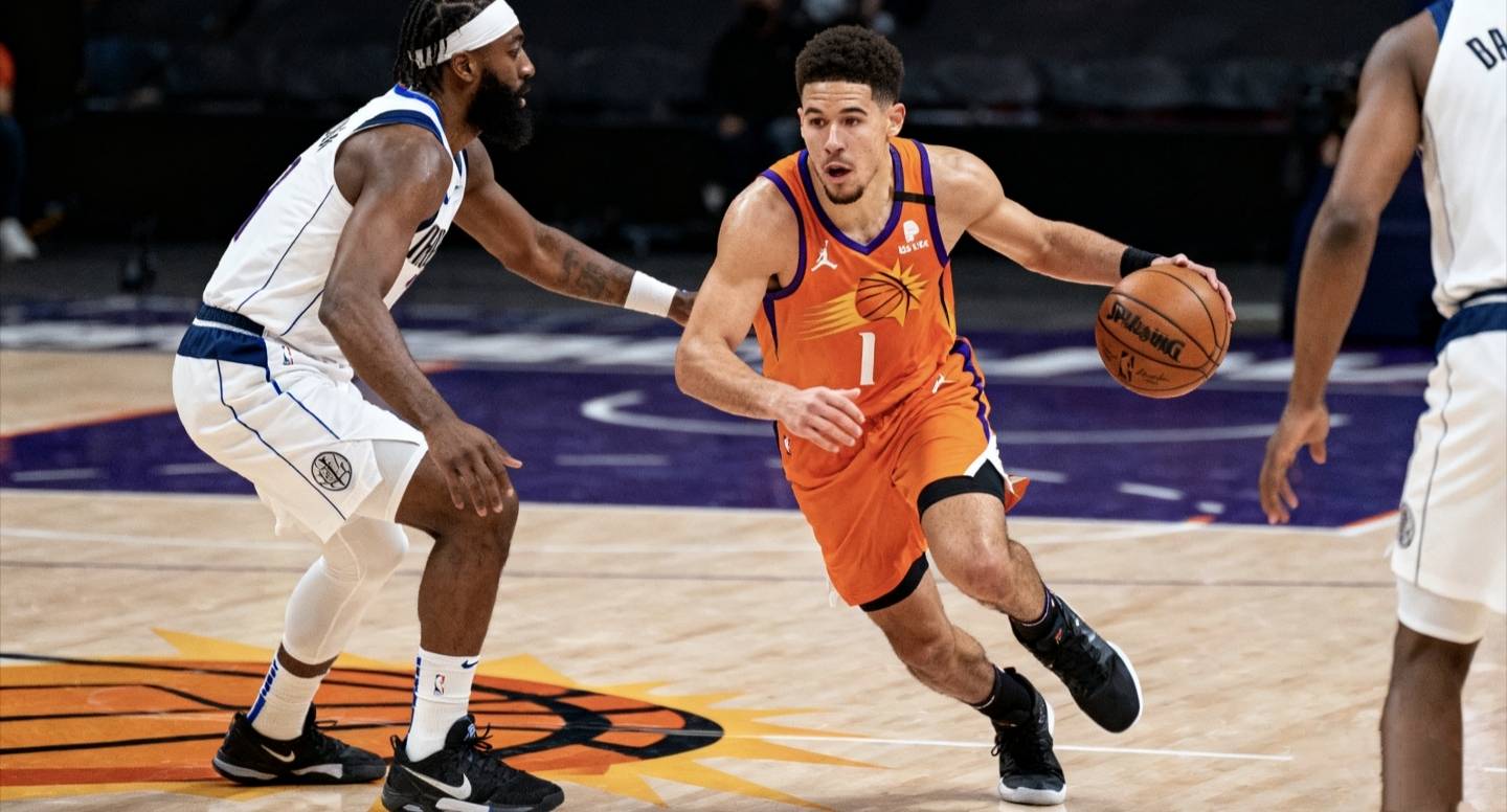 鹈鹕轻取国王，布克关键制胜