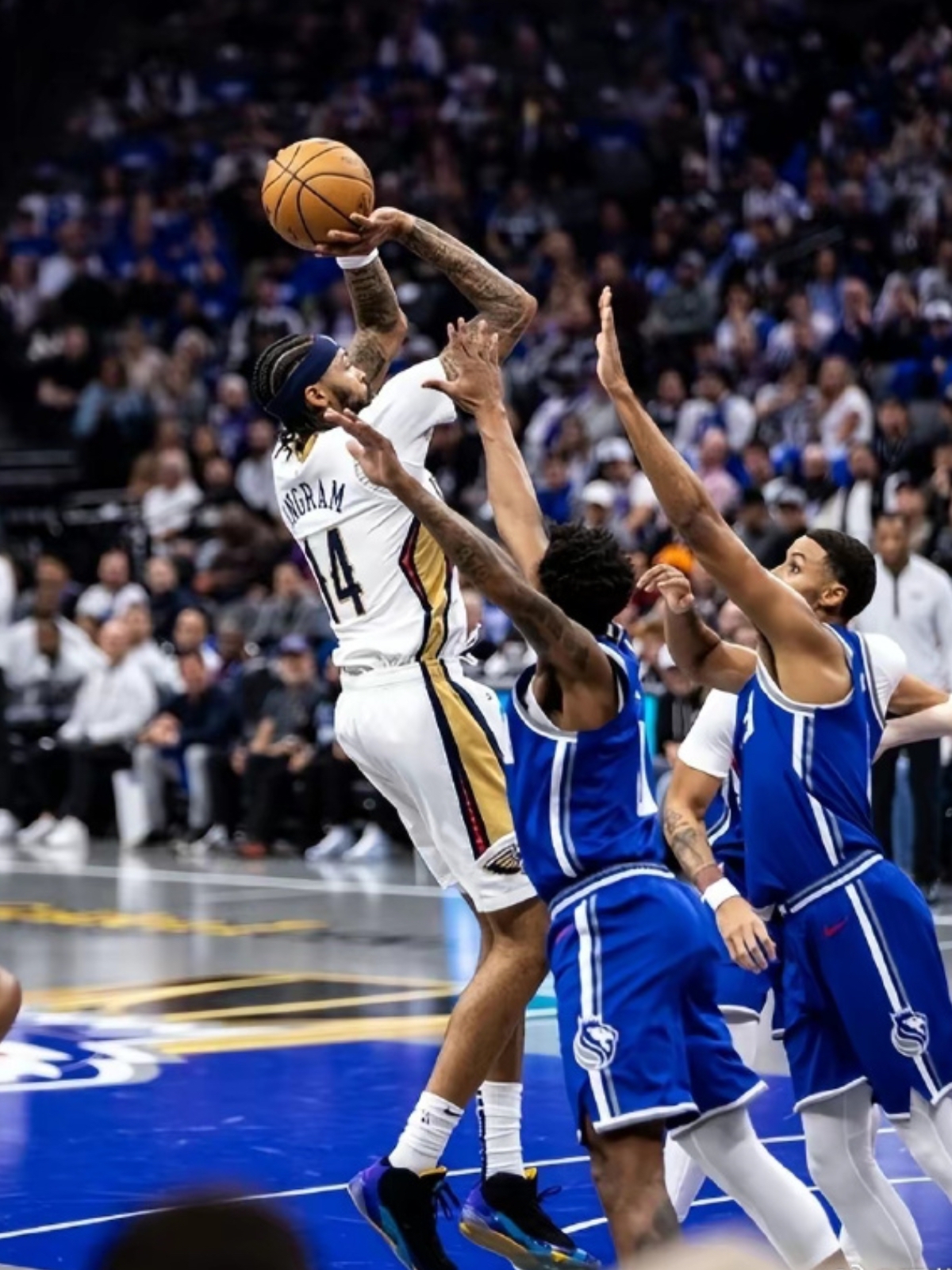 马刺横扫青岛队,德罗赞惊艳四座 马刺横扫青岛队,德罗赞惊艳四座