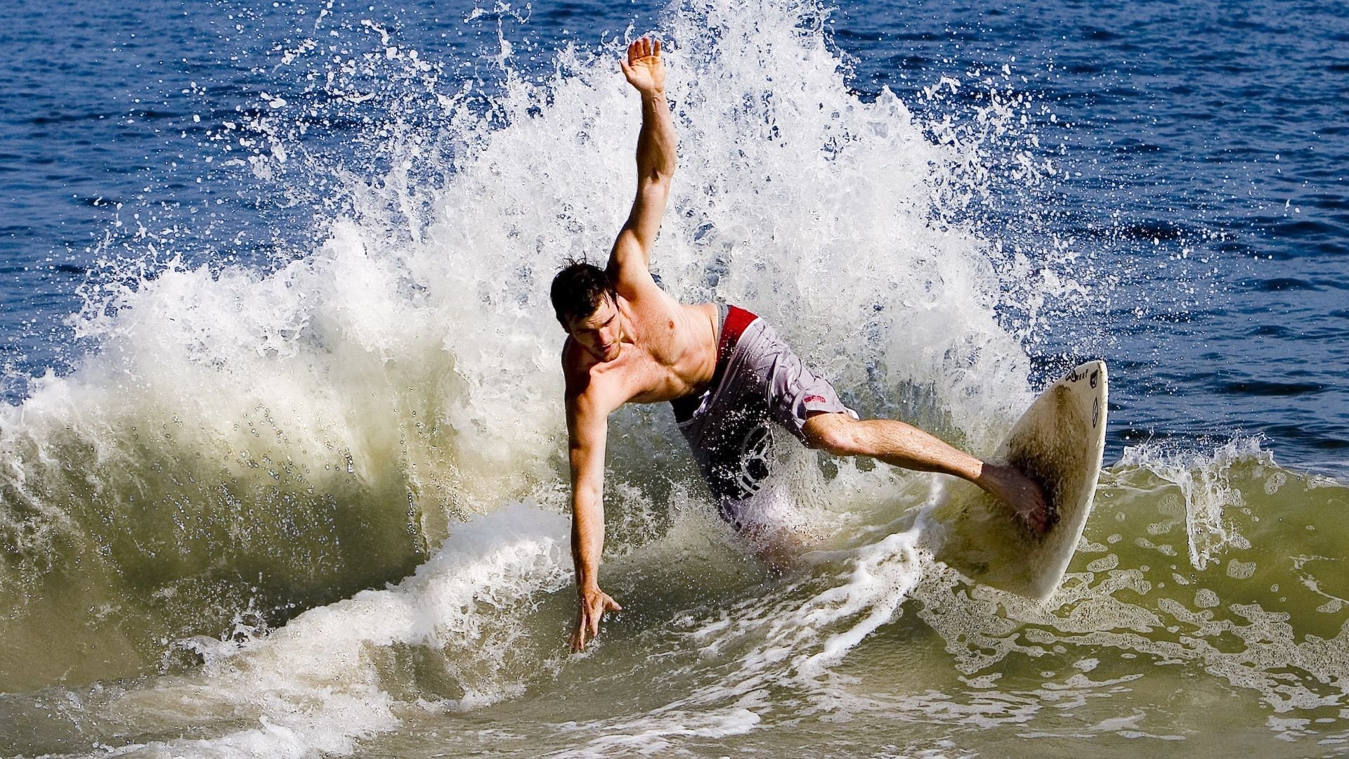 芬兰风暴冰封伯纳乌,无名小卒克瓦拉茨赫利亚导演巨人倒下奇迹雪夜
